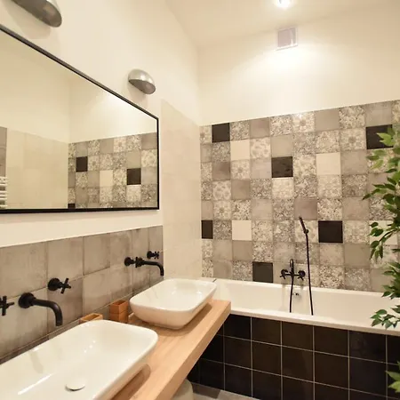 Luxury By Hi5 - Bajcsy Apartment Budapest